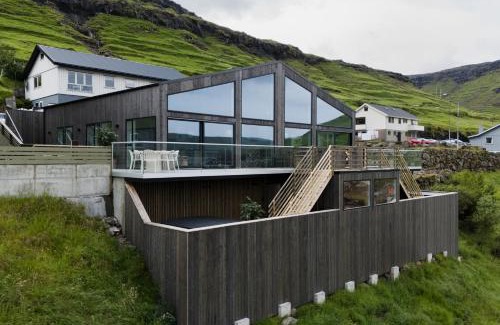 Streymoy Apartment | Hotel Vík - 3 BR Wellness Townhouses with Sauna, Jacuzzi & Panoramic Views