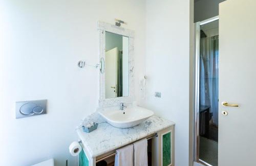 Varano Borghi Hotel | Hotel Villa Borghi
