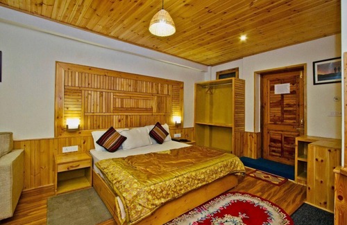 Vashist Bed & Breakfast | Hotel Vyas Vatika offer well designed and ready to use rooms located at manali.
