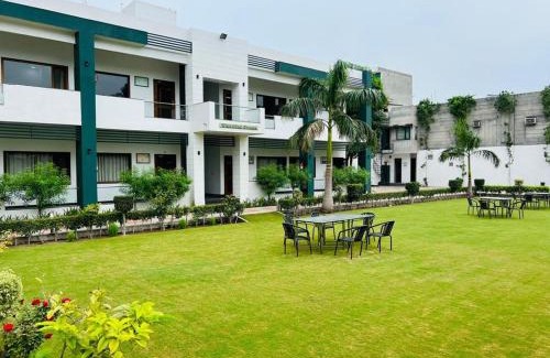 Moga Hotel | Hotel Whistling Greens