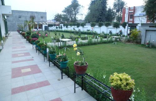 Moga Hotel | Hotel Whistling Greens