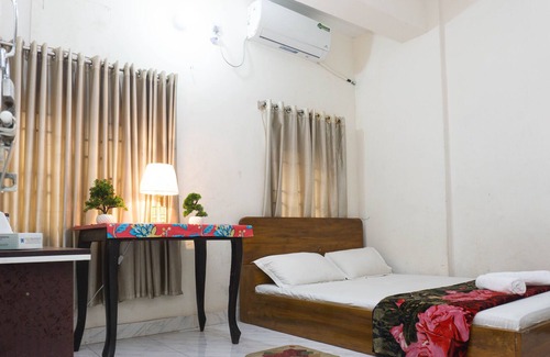 Dhaka Hotel | Hotel White House International Residential, Couple Room - AC