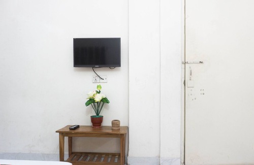 Dhaka Hotel | Hotel White House International Residential, Couple Room - AC