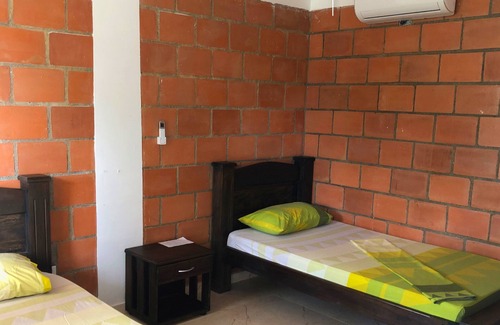 Juanchaco Hotel | Hotel y Cabañas Costa Real