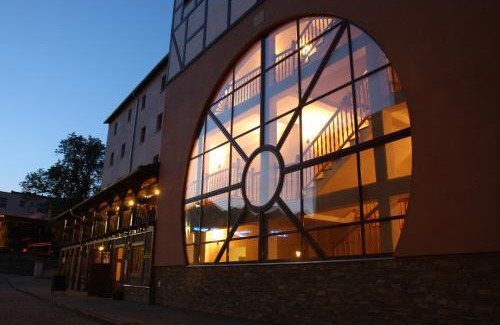 Krapkowice Hotel | Hotel Zamkowy Młyn