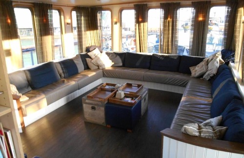 Amsterdam City Centre Hotel | Hotelboat Iris