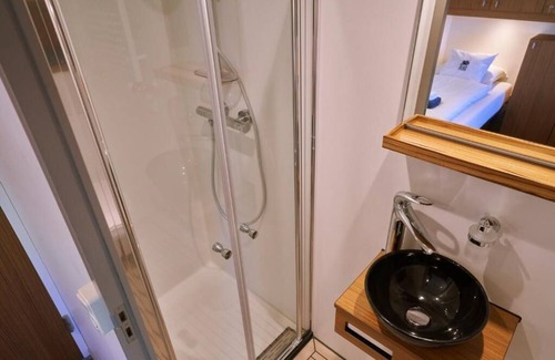 Amsterdam City Centre Hotel | Hotelboat Iris