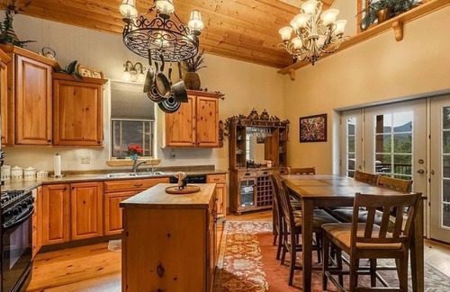 Guadalupita House | HotTub-Fire Pit-AngelFire Stunning Mountain View’s