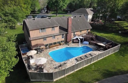 Blue Springs House | HotTub+Pool+Shuffleboard+Arcades