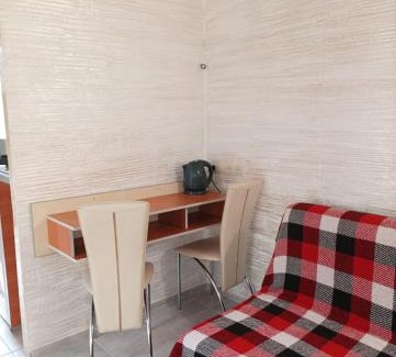 Petropavlivs'ka Borshchahivka Apartment | House&House 84