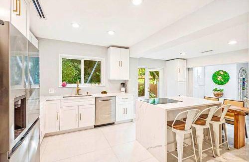 Southwest Coconut Grove House | House ∙ 4 bedrooms ∙ 9 guests