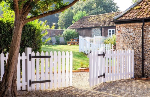 Walsingham Cottage | Houghton Farmhouse - sleeps 18 guests in 7 bedrooms