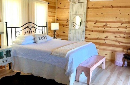 Fredericksburg House | House ∙ 1 bedroom ∙ 2 guests