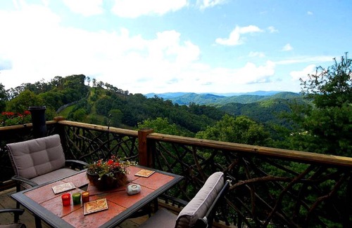Wolf Laurel House | House ∙ 1 bedroom ∙ 10 guests