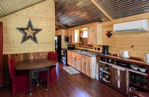Brenham House | House ∙ 1 bedroom ∙ 4 guests