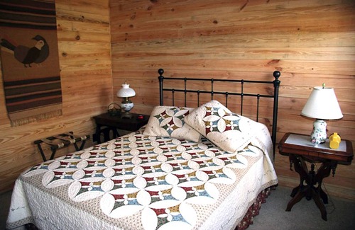 Kountze House | House ∙ 1 bedroom ∙ 4 guests