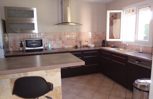 Peyrolles-en-Provence House | House 140m2. With garden, swimming pool 3 bedrooms 1 bathroom and 1 shower room.