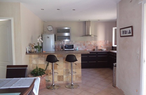 Peyrolles-en-Provence House | House 140m2. With garden, swimming pool 3 bedrooms 1 bathroom and 1 shower room.