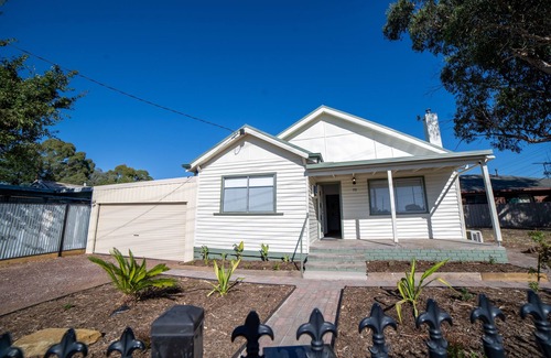 North Bendigo House | House 1BR-3BR, 1-6 Guests, 5 min to Bendigo CBD, Bendigo Hospital & showgrounds