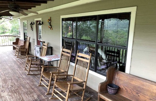 Tarpley House | House ∙ 2 bedrooms ∙ 6 guests