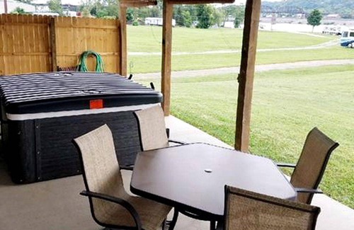 Gallipolis Ferry House | House ∙ 2 bedrooms ∙ 4 guests