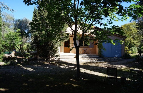 Grand Sud House | House 2 people 3 km from Aix en Provence, 85m2, charm and calm.