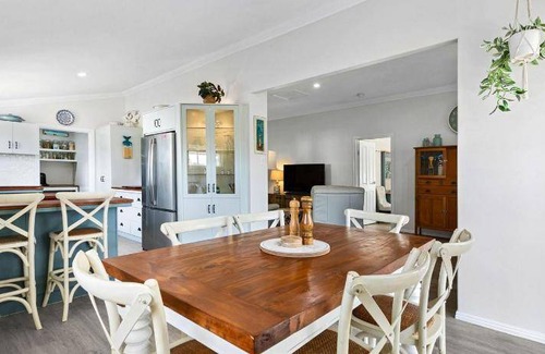 Pialba House | House ∙ 3 bedrooms ∙ 6 guests
