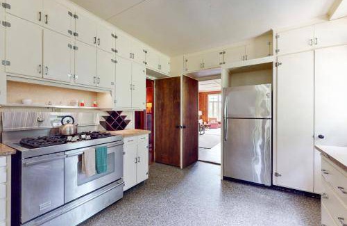 Waquoit Village House | House ∙ 3 bedrooms ∙ 6 guests