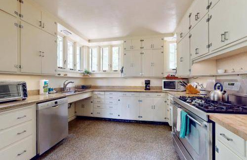 Waquoit Village House | House ∙ 3 bedrooms ∙ 6 guests