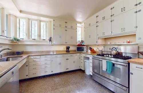 Waquoit Village House | House ∙ 3 bedrooms ∙ 6 guests