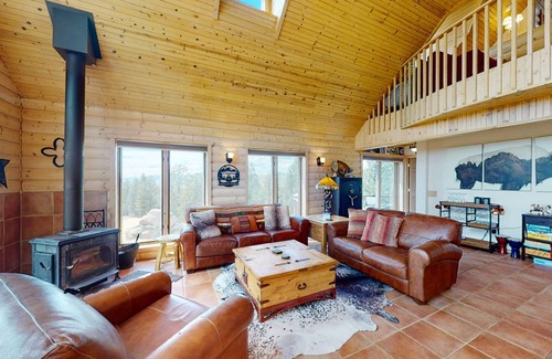 Florissant House | House ∙ 3 bedrooms ∙ 14 guests