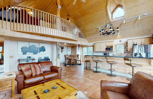 Florissant House | House ∙ 3 bedrooms ∙ 14 guests
