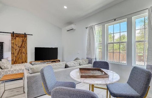 Travis Settlement House | House ∙ 4 bedrooms ∙ 8 guests