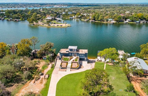 Granite Shoals House | House ∙ 4 bedrooms ∙ 12 guests