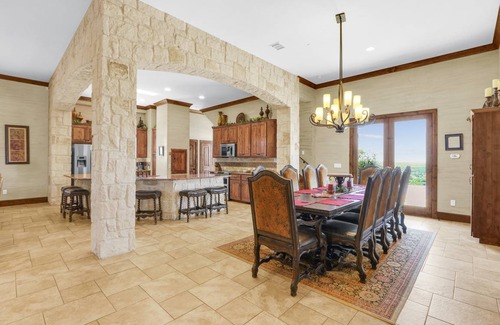 Johnson City House | House ∙ 4 bedrooms ∙ 15 guests