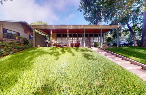 McQueeney House | House ∙ 4 bedrooms ∙ 14 guests