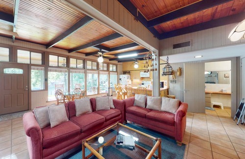 McQueeney House | House ∙ 4 bedrooms ∙ 14 guests