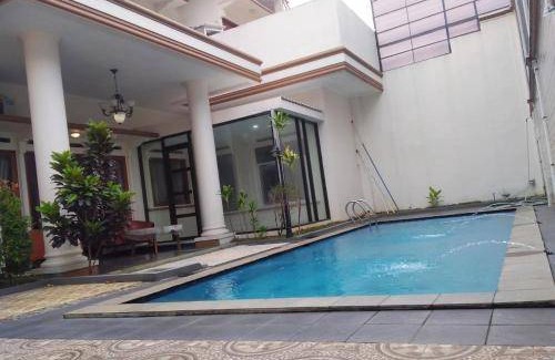 Bogor Selatan House | House ∙ 5 bedrooms ∙ 10 guests