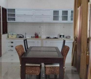 Bogor Selatan House | House ∙ 5 bedrooms ∙ 10 guests