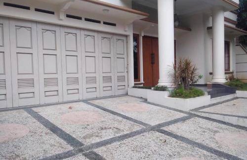 Bogor Selatan House | House ∙ 5 bedrooms ∙ 10 guests