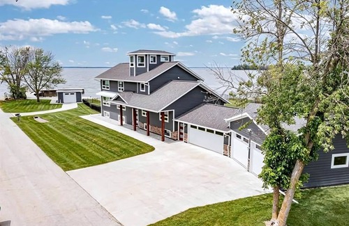 Green Bay House | House ∙ 5 bedrooms ∙ 14 guests