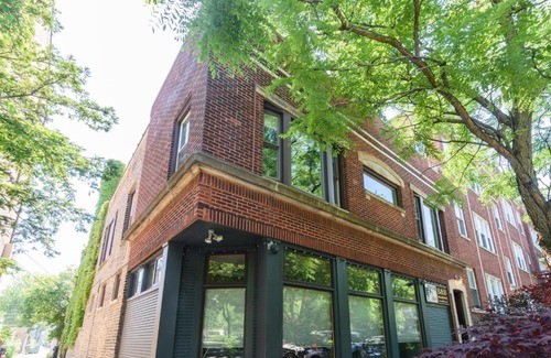 Magnolia Glen Bed & Breakfast | House 5863- Chicago's Premier Bed and Breakfast