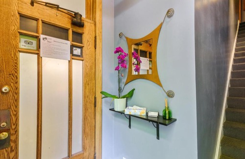Magnolia Glen Bed & Breakfast | House 5863- Chicago's Premier Bed and Breakfast