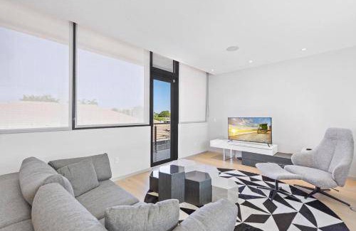 Hallandale Beach House | House ∙ 6 bedrooms ∙ 14 guests