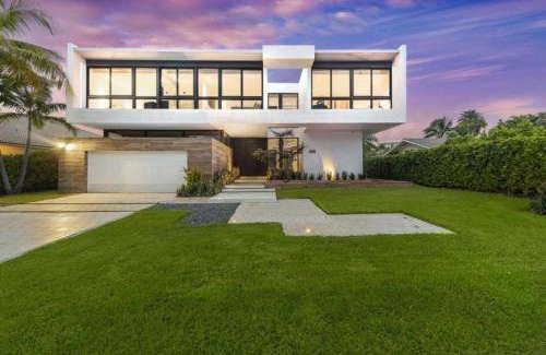 Hallandale Beach House | House ∙ 6 bedrooms ∙ 14 guests