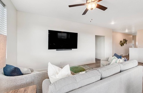 Sweetwater House | House ∙ 6 bedrooms ∙ 23 guests