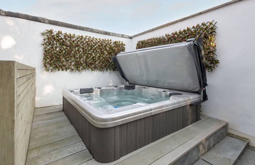 Carlisle House | House ∙ 6 bedrooms ∙ 12 guests