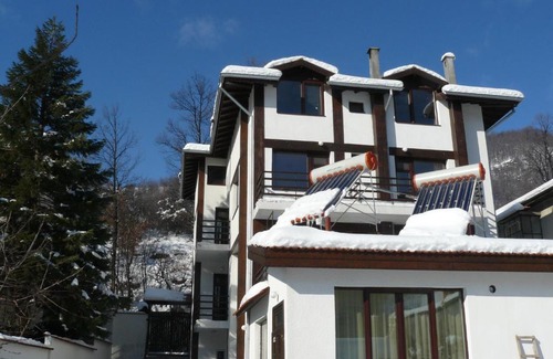 Cherni Osum House | House Arirang
