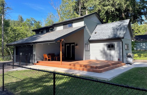 Silver Creek House | House at Lake Mayfield