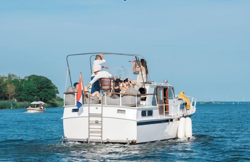 Uitdam Boat Rental | House Boat/Classic Yaght